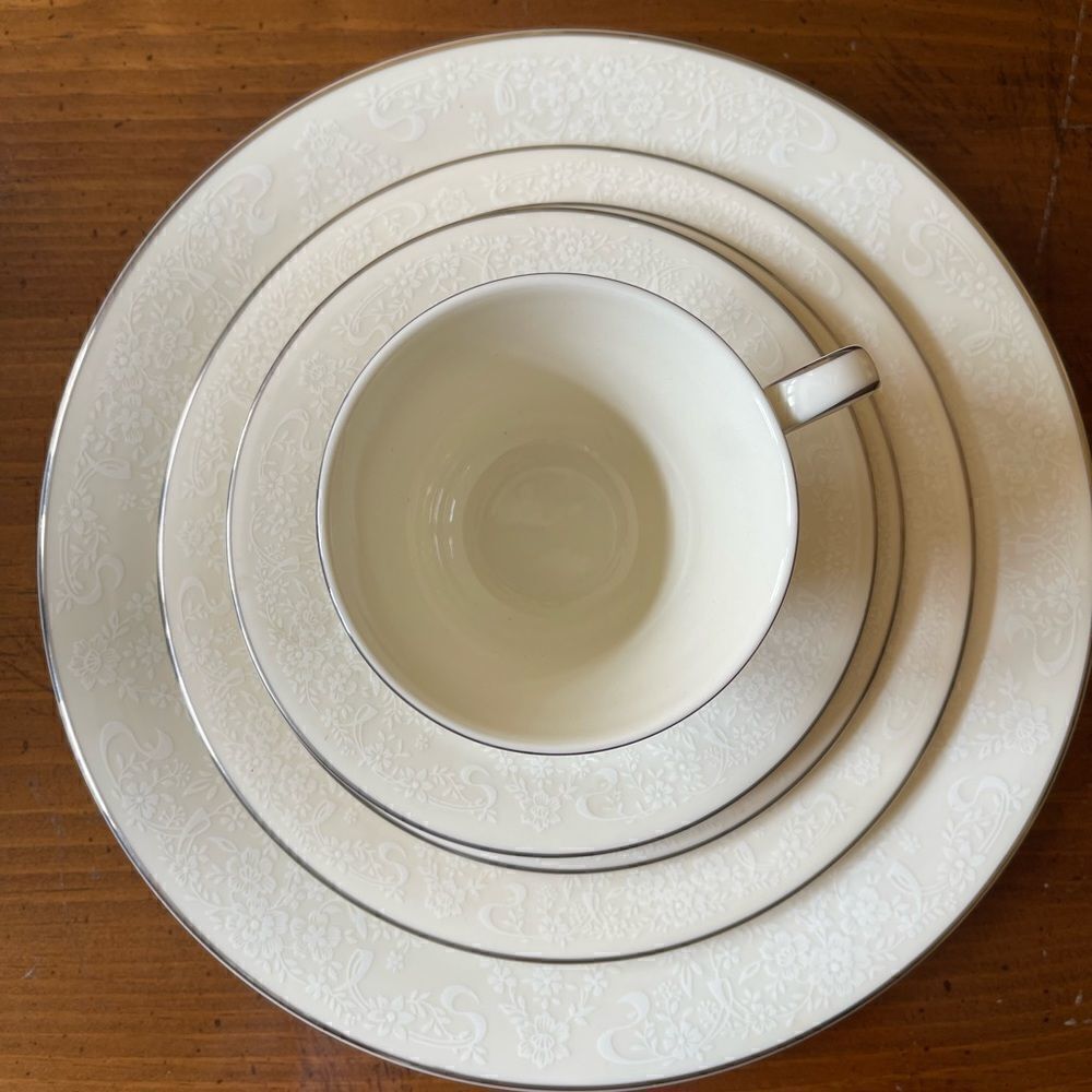 Royal Doulton Romance Jennifer 5-Piece Place Setting